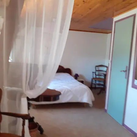 D'hotes Le Roussel Alojamento de Acomodação e Pequeno-almoço 3*