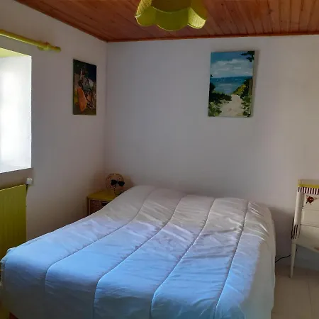 D'hotes Le Roussel Alojamento de Acomodação e Pequeno-almoço 3*