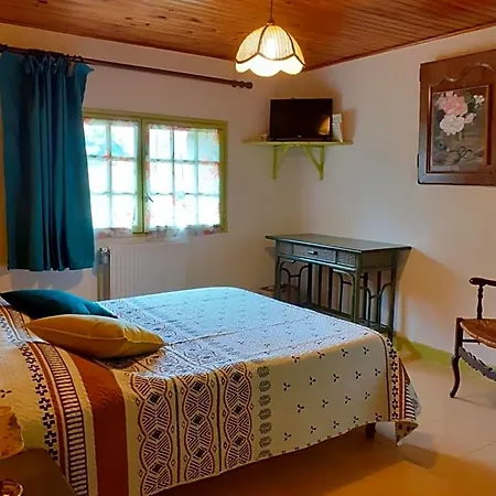 לינה וארוחת בוקר D'hotes Le Roussel 3*