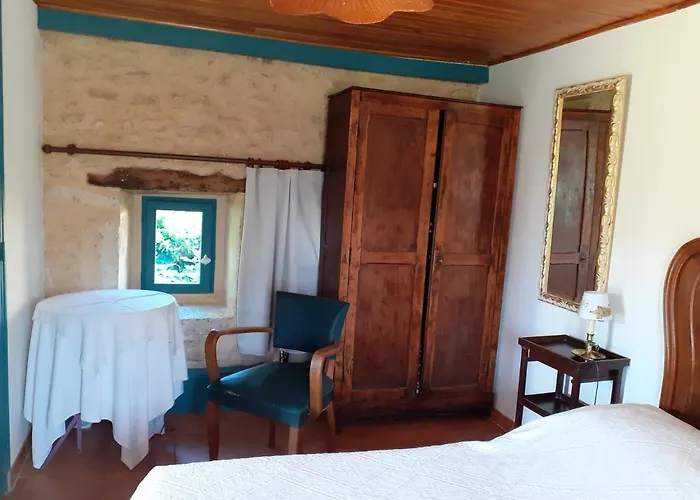 D'hotes Le Roussel Alojamento de Acomodação e Pequeno-almoço 3*