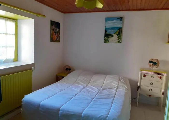 D'hotes Le Roussel Alojamento de Acomodação e Pequeno-almoço 3*